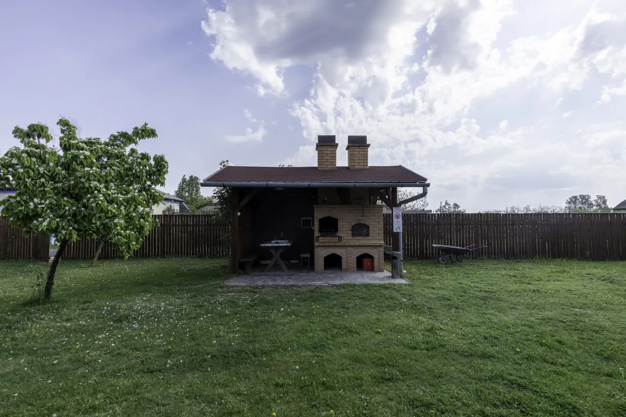 Piscină exterioară, Foișor și Grătar
