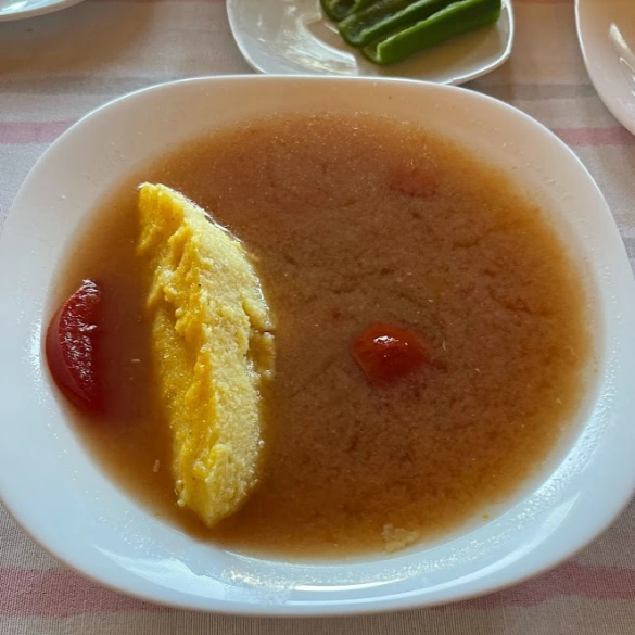 Masă la Pensiunea Pagaya